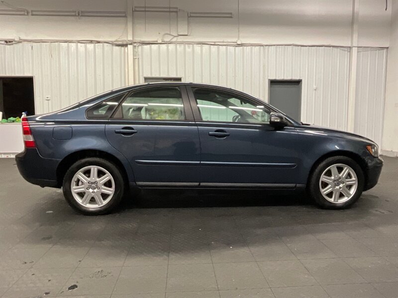 2007 Volvo S40 2.4i Sedan / Leather & Heated Seats / 61,000 MILES  LOCAL OREGON CAR / SUNROOF / CLEAN CLEAN !! - Photo 4 - Gladstone, OR 97027