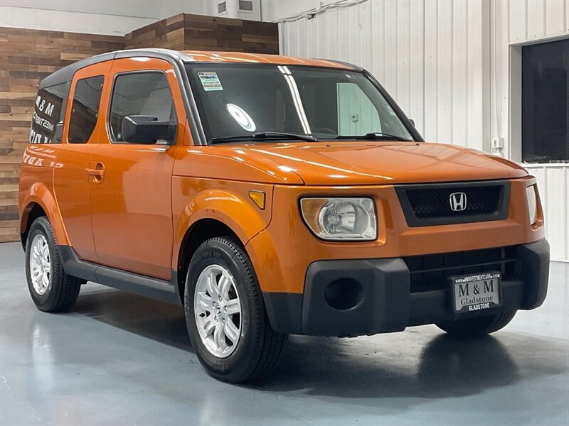 2006 Honda Element EX-P Sport Utility AWD / Sunroof / ZERO RUST  / SUPER CLEAN HONDA / VERY WELL MAINTAINED - Photo 2 - Gladstone, OR 97027