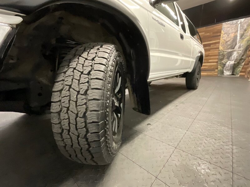 2004 Toyota Tacoma SR5 V6 / 4X4 /TIMING BELT DONE / LOCAL / RUST FREE  4WD / MATCHING CANOPY /LOCAL & RUST FREE / 135,000 MILES - Photo 23 - Gladstone, OR 97027