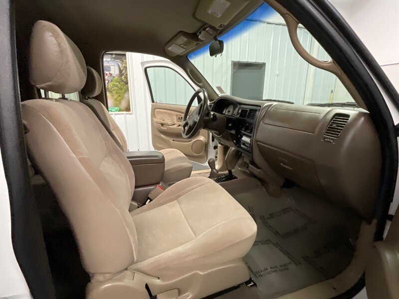 2004 Toyota Tacoma SR5 V6 / 4X4 /TIMING BELT DONE / LOCAL / RUST FREE  4WD / MATCHING CANOPY /LOCAL & RUST FREE / 135,000 MILES - Photo 12 - Gladstone, OR 97027