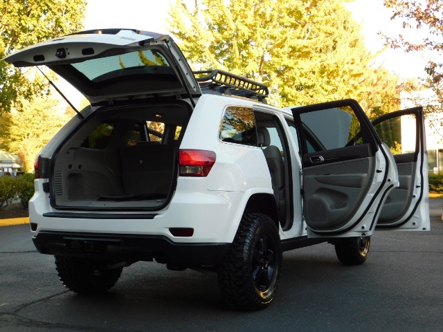 2011 Jeep Grand Cherokee Laredo 4WD OFF ROAD ANNIVERSARY LIFTED   - Photo 28 - Portland, OR 97217