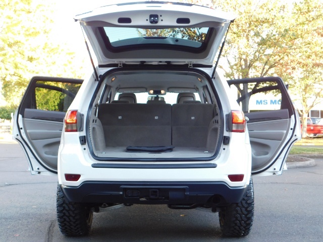 2011 Jeep Grand Cherokee Laredo 4WD OFF ROAD ANNIVERSARY LIFTED   - Photo 10 - Portland, OR 97217