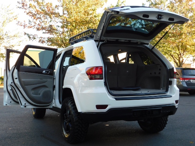 2011 Jeep Grand Cherokee Laredo 4WD OFF ROAD ANNIVERSARY LIFTED   - Photo 26 - Portland, OR 97217