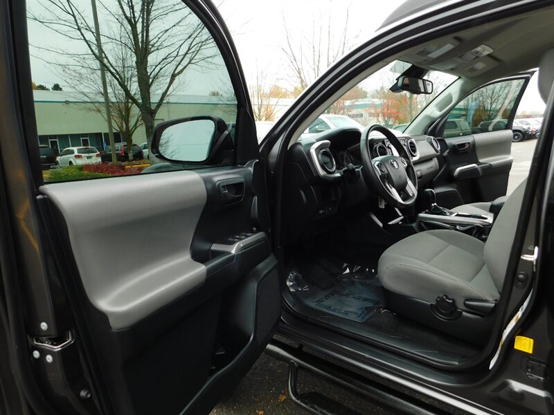 2019 Toyota Tacoma SR5 V6 Double Cab 4X4 / 1-Owner / LIFTED LIFTED   - Photo 11 - Portland, OR 97217