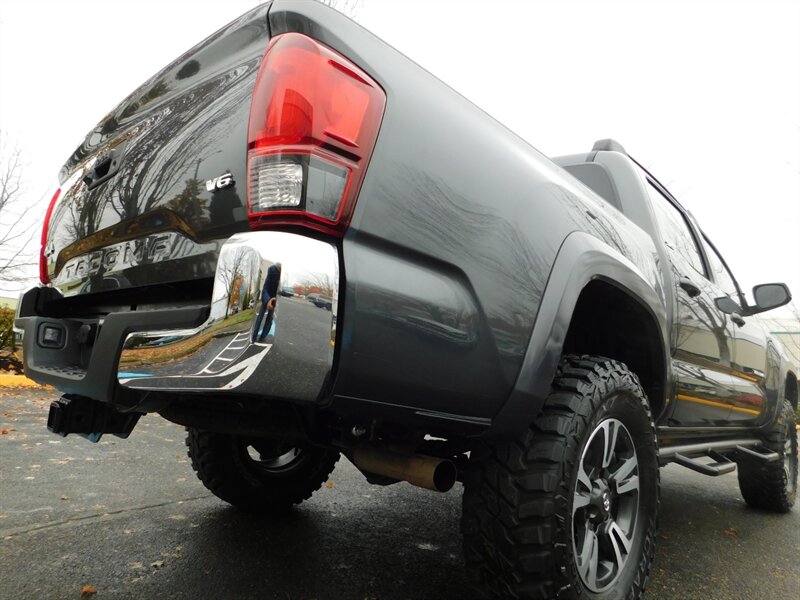 2019 Toyota Tacoma SR5 V6 Double Cab 4X4 / 1-Owner / LIFTED LIFTED   - Photo 10 - Portland, OR 97217