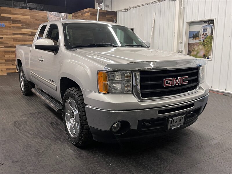 2011 GMC Sierra 1500 SLT 4Dr 4X4 / 5.3L V8 /Leather Heated Seats/CLEAN   - Photo 2 - Gladstone, OR 97027