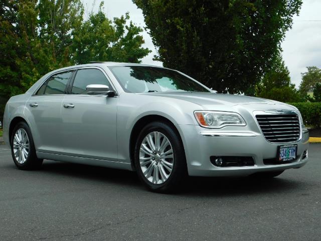 2012 Chrysler 300C / AWD / NAVIGATION / ADPTIVE CRUISE / 1-OWNER - Photo 2 - Portland, OR 97217