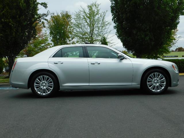 2012 Chrysler 300C / AWD / NAVIGATION / ADPTIVE CRUISE / 1-OWNER - Photo 4 - Portland, OR 97217