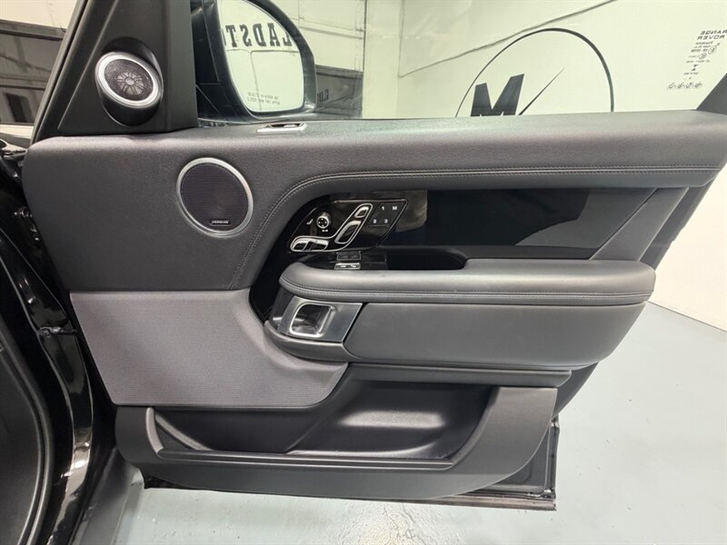 2019 Land Rover Range Rover Supercharged AWD 5.0L V8 SUPERCHARGED 1-OWNER / Panoramic sunroof / Vision Assist Pkg - Photo 34 - Gladstone, OR 97027