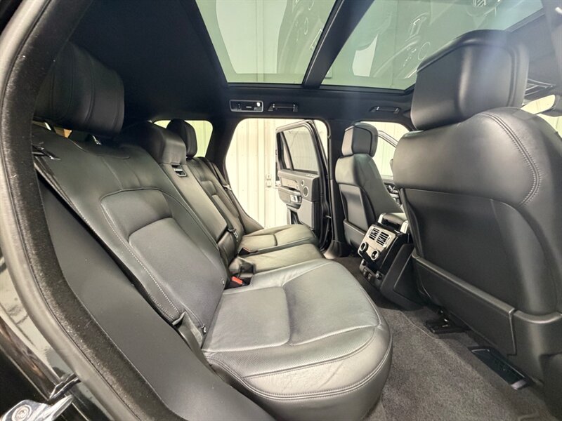2019 Land Rover Range Rover Supercharged AWD 5.0L V8 SUPERCHARGED 1-OWNER / Panoramic sunroof / Vision Assist Pkg - Photo 12 - Gladstone, OR 97027