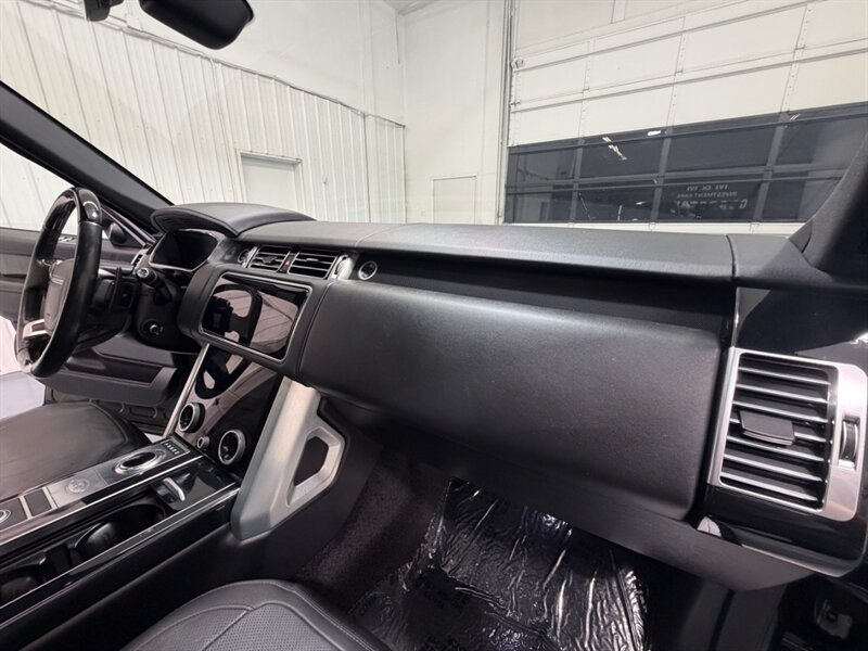 2019 Land Rover Range Rover Supercharged AWD 5.0L V8 SUPERCHARGED 1-OWNER / Panoramic sunroof / Vision Assist Pkg - Photo 39 - Gladstone, OR 97027