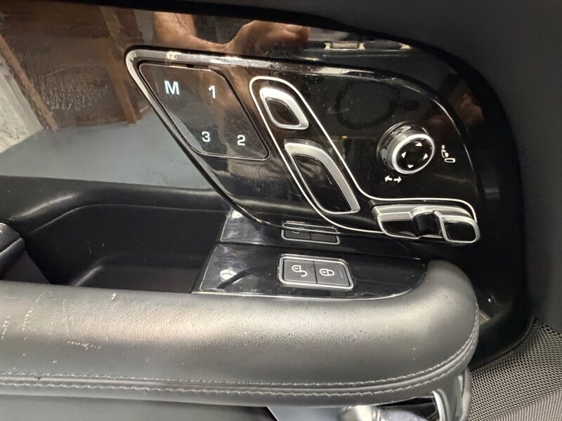 2019 Land Rover Range Rover Supercharged AWD 5.0L V8 SUPERCHARGED 1-OWNER / Panoramic sunroof / Vision Assist Pkg - Photo 20 - Gladstone, OR 97027
