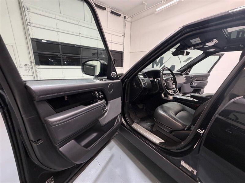 2019 Land Rover Range Rover Supercharged AWD 5.0L V8 SUPERCHARGED 1-OWNER / Panoramic sunroof / Vision Assist Pkg - Photo 32 - Gladstone, OR 97027