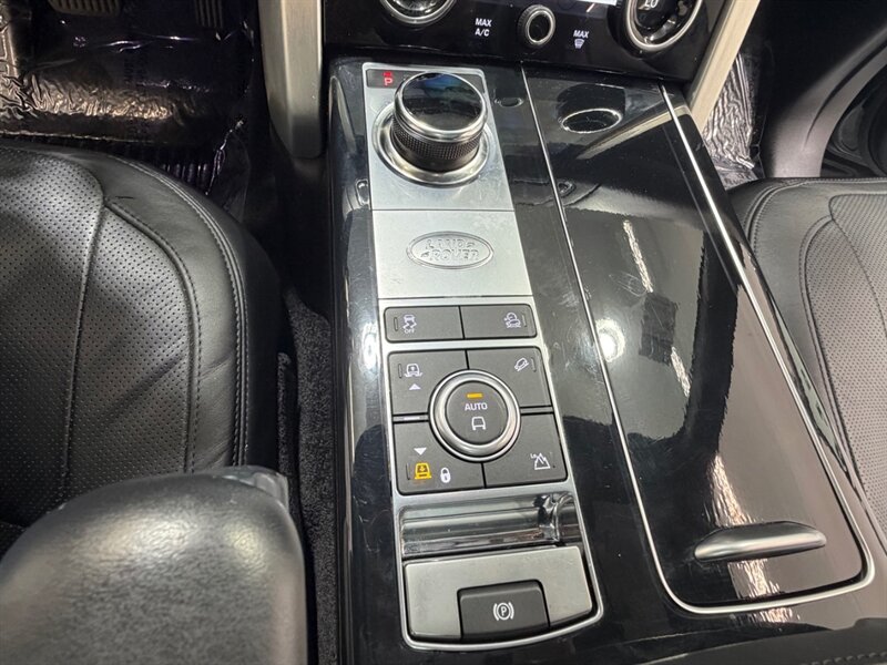 2019 Land Rover Range Rover Supercharged AWD 5.0L V8 SUPERCHARGED 1-OWNER / Panoramic sunroof / Vision Assist Pkg - Photo 18 - Gladstone, OR 97027