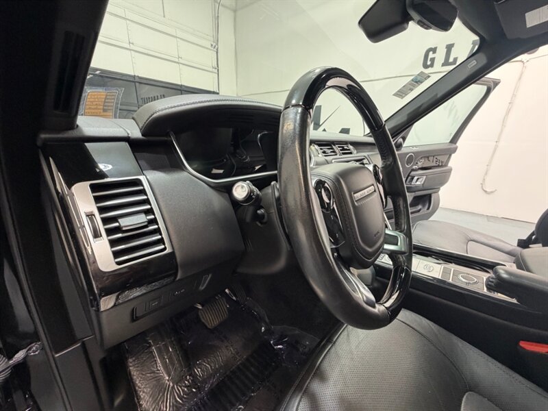 2019 Land Rover Range Rover Supercharged AWD 5.0L V8 SUPERCHARGED 1-OWNER / Panoramic sunroof / Vision Assist Pkg - Photo 38 - Gladstone, OR 97027