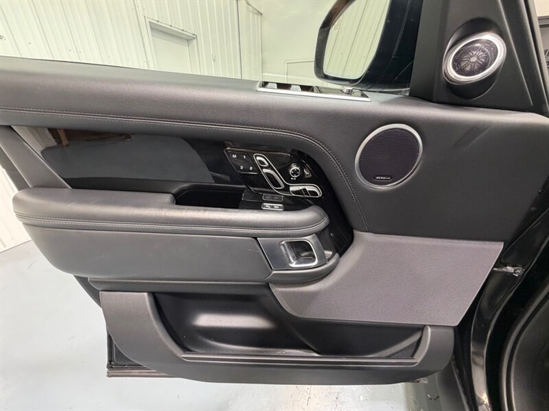 2019 Land Rover Range Rover Supercharged AWD 5.0L V8 SUPERCHARGED 1-OWNER / Panoramic sunroof / Vision Assist Pkg - Photo 33 - Gladstone, OR 97027