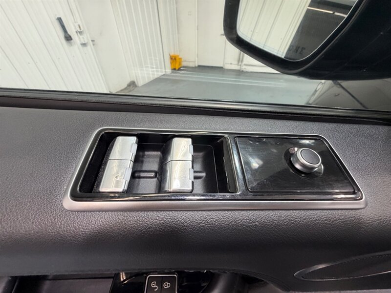 2019 Land Rover Range Rover Supercharged AWD 5.0L V8 SUPERCHARGED 1-OWNER / Panoramic sunroof / Vision Assist Pkg - Photo 35 - Gladstone, OR 97027