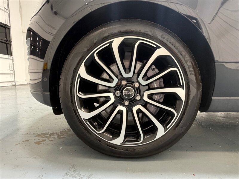 2019 Land Rover Range Rover Supercharged AWD 5.0L V8 SUPERCHARGED 1-OWNER / Panoramic sunroof / Vision Assist Pkg - Photo 23 - Gladstone, OR 97027