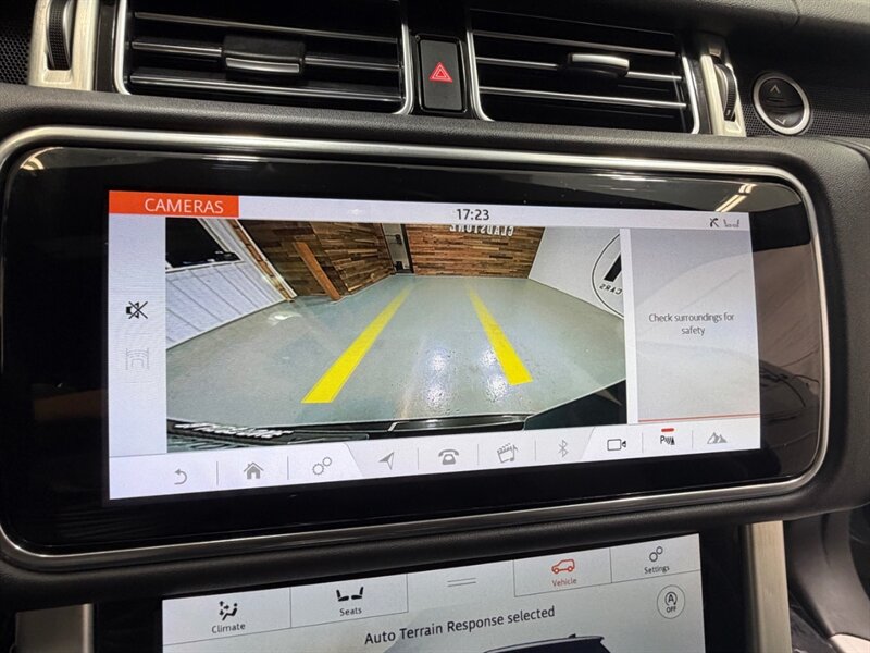 2019 Land Rover Range Rover Supercharged AWD 5.0L V8 SUPERCHARGED 1-OWNER / Panoramic sunroof / Vision Assist Pkg - Photo 17 - Gladstone, OR 97027