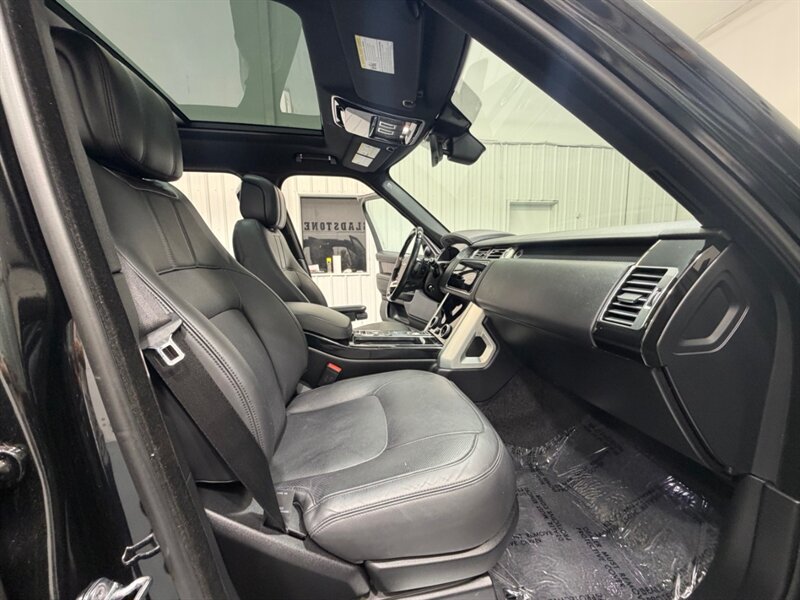 2019 Land Rover Range Rover Supercharged AWD 5.0L V8 SUPERCHARGED 1-OWNER / Panoramic sunroof / Vision Assist Pkg - Photo 13 - Gladstone, OR 97027