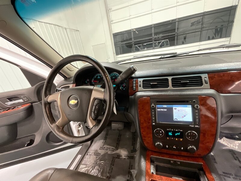 2013 Chevrolet Suburban LTZ 4x4 / Leather / Sunroof / DVD Player / 3RD ROW  / LOCAL w. ZERO RUST - Photo 17 - Gladstone, OR 97027