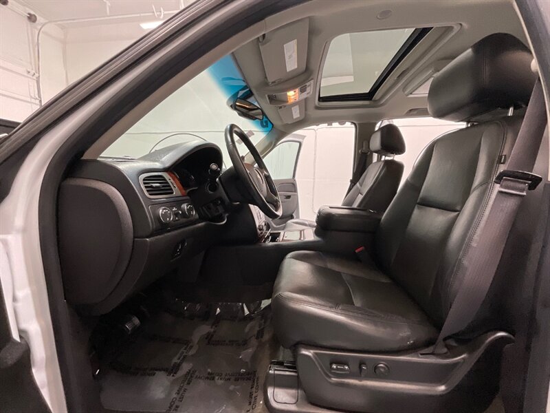 2013 Chevrolet Suburban LTZ 4x4 / Leather / Sunroof / DVD Player / 3RD ROW  / LOCAL w. ZERO RUST - Photo 12 - Gladstone, OR 97027