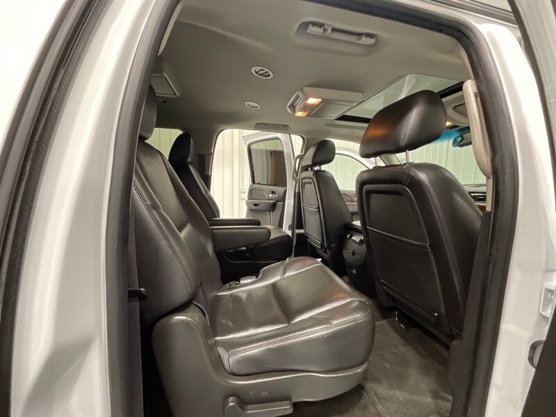 2013 Chevrolet Suburban LTZ 4x4 / Leather / Sunroof / DVD Player / 3RD ROW  / LOCAL w. ZERO RUST - Photo 15 - Gladstone, OR 97027