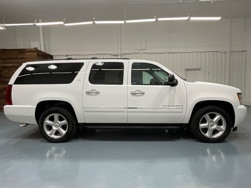 2013 Chevrolet Suburban LTZ 4x4 / Leather / Sunroof / DVD Player / 3RD ROW  / LOCAL w. ZERO RUST - Photo 4 - Gladstone, OR 97027