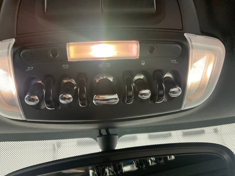 2017 MINI Cooper S Cooper S Convertible /Automatic/Leather /77K MILES / Leather & Heated Seats - Photo 22 - Gladstone, OR 97027