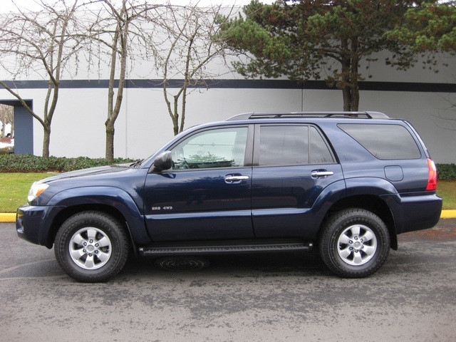 2008 Toyota 4Runner SR5 / 4WD/ 6Cyl   - Photo 2 - Portland, OR 97217