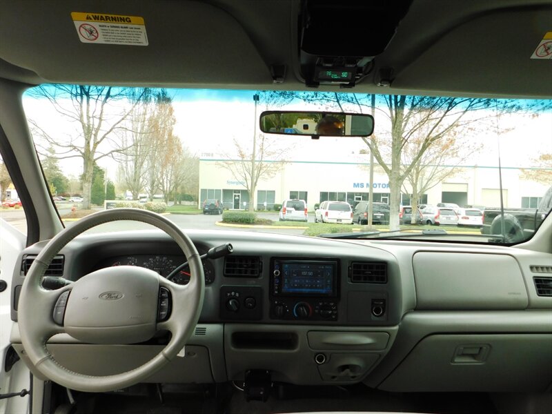 2001 Ford F-250 Super Duty Lariat 4X4 / V10 6.8L /  LOW LOW MILES   - Photo 34 - Portland, OR 97217