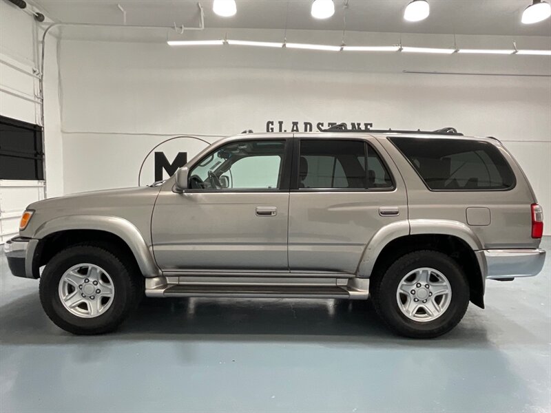 2001 Toyota 4Runner SR5 4X4 / 3.4L V6 / Leather Seats / 99,000 MILES  / FRESH TIMING BELT SERVICE DONE - Photo 3 - Gladstone, OR 97027