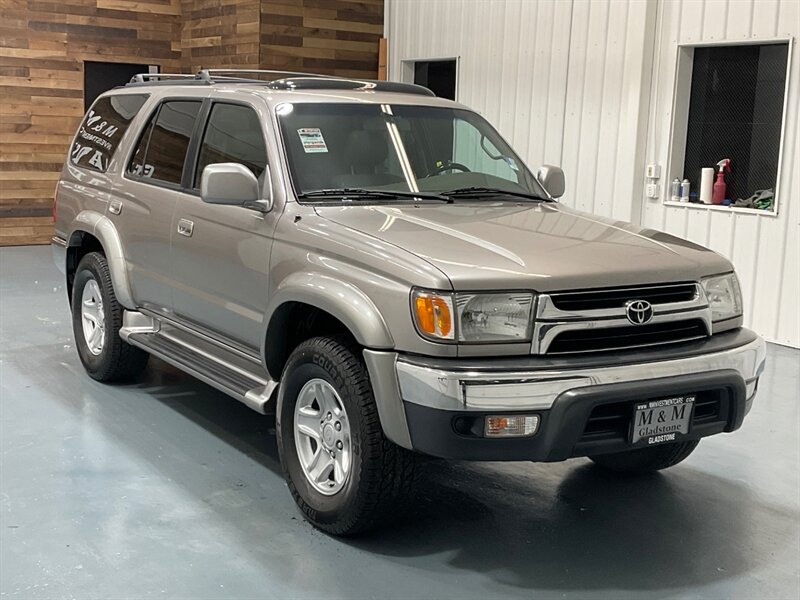 2001 Toyota 4Runner SR5 4X4 / 3.4L V6 / Leather Seats / 99,000 MILES  / FRESH TIMING BELT SERVICE DONE - Photo 2 - Gladstone, OR 97027