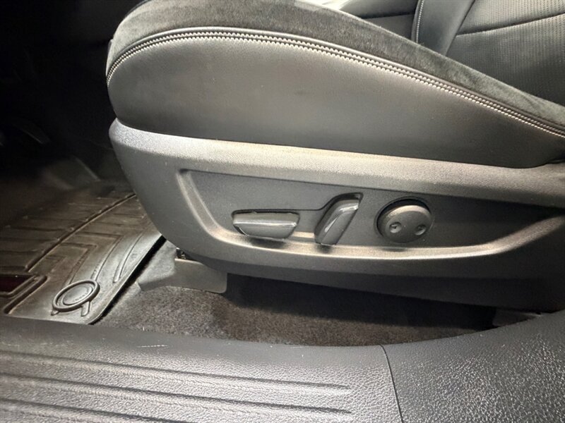 2019 INFINITI QX50 Essential / Leather Heated & Cooled Seats / Pano Sunroof - Photo 33 - Gladstone, OR 97027
