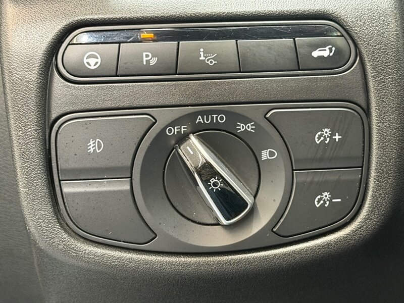 2019 INFINITI QX50 Essential / Leather Heated & Cooled Seats / Pano Sunroof - Photo 21 - Gladstone, OR 97027