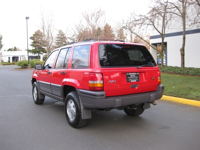 1995 Jeep Grand Cherokee Laredo/ 4WD/ Moonroof   - Photo 3 - Portland, OR 97217