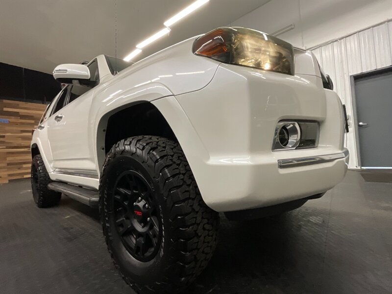 2011 Toyota 4Runner SR5 4X4/ 3RD ROW SEAT / NEW LIFT WHEELS TIRES  BRAND NEW SUSPENSION LIFT KIT w/ NEW WHEELS & TIRES & RACK - Photo 28 - Gladstone, OR 97027