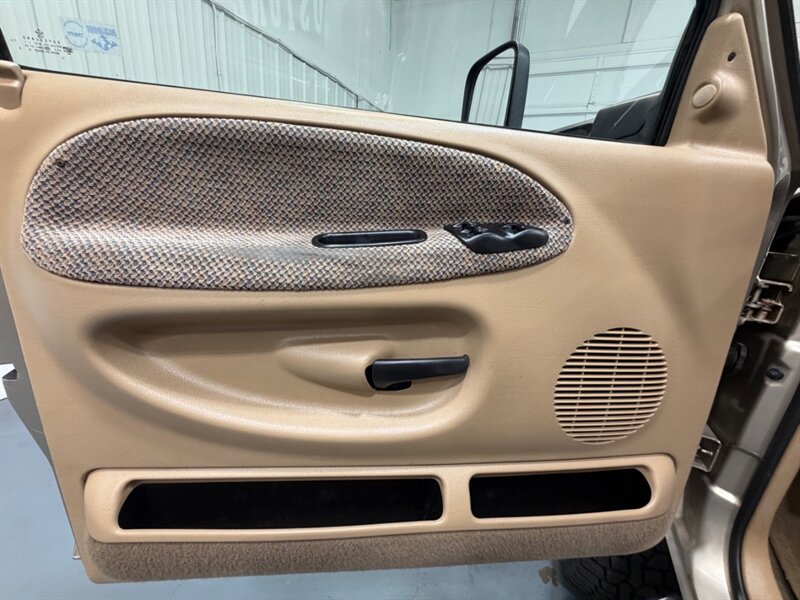 2002 Dodge Ram 2500 SLT Plus 4X4 5.9L CUMMINS DIESEL LIFTED /LONG BED / ZERO RUST - Photo 32 - Gladstone, OR 97027