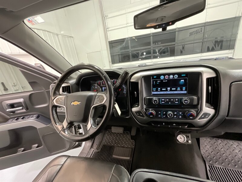 2017 Chevrolet Silverado 1500 LT Crew Cab 4X4 / 5.3L V8 / Leather / NEW TIRES  / ZERO RUST / Leather w. Heated Seats / Backup Camera / LONG BED ( 6.5ft) / 81K MILES - Photo 15 - Gladstone, OR 97027
