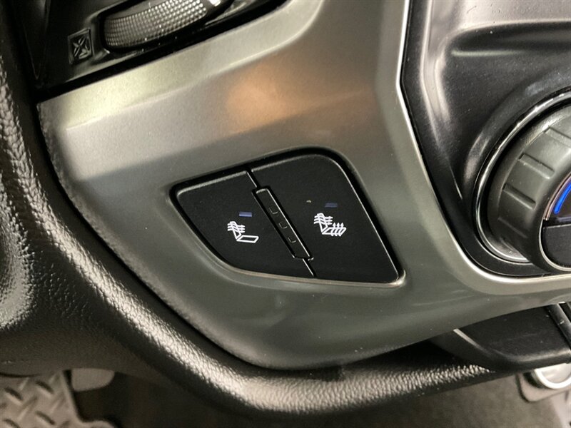 2017 Chevrolet Silverado 1500 LT Crew Cab 4X4 / 5.3L V8 / Leather / NEW TIRES  / ZERO RUST / Leather w. Heated Seats / Backup Camera / LONG BED ( 6.5ft) / 81K MILES - Photo 21 - Gladstone, OR 97027