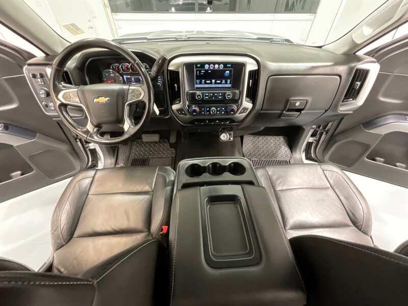 2017 Chevrolet Silverado 1500 LT Crew Cab 4X4 / 5.3L V8 / Leather / NEW TIRES  / ZERO RUST / Leather w. Heated Seats / Backup Camera / LONG BED ( 6.5ft) / 81K MILES - Photo 40 - Gladstone, OR 97027