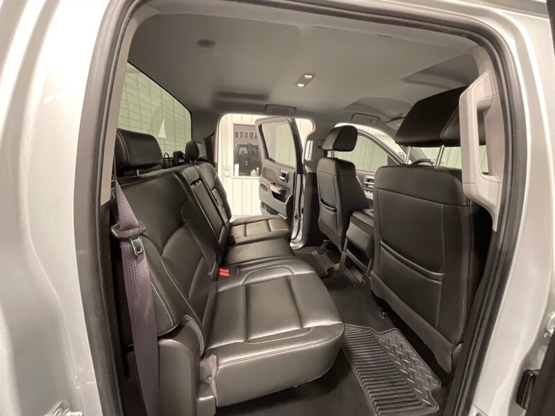 2017 Chevrolet Silverado 1500 LT Crew Cab 4X4 / 5.3L V8 / Leather / NEW TIRES  / ZERO RUST / Leather w. Heated Seats / Backup Camera / LONG BED ( 6.5ft) / 81K MILES - Photo 13 - Gladstone, OR 97027