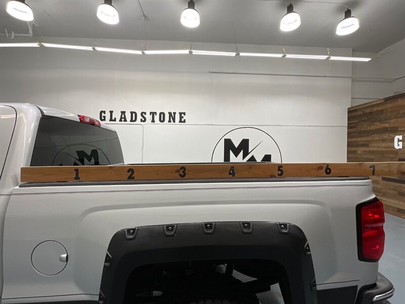 2017 Chevrolet Silverado 1500 LT Crew Cab 4X4 / 5.3L V8 / Leather / NEW TIRES  / ZERO RUST / Leather w. Heated Seats / Backup Camera / LONG BED ( 6.5ft) / 81K MILES - Photo 9 - Gladstone, OR 97027