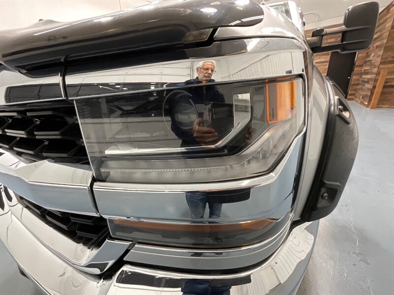 2017 Chevrolet Silverado 1500 LT Crew Cab 4X4 / 5.3L V8 / Leather / NEW TIRES  / ZERO RUST / Leather w. Heated Seats / Backup Camera / LONG BED ( 6.5ft) / 81K MILES - Photo 27 - Gladstone, OR 97027