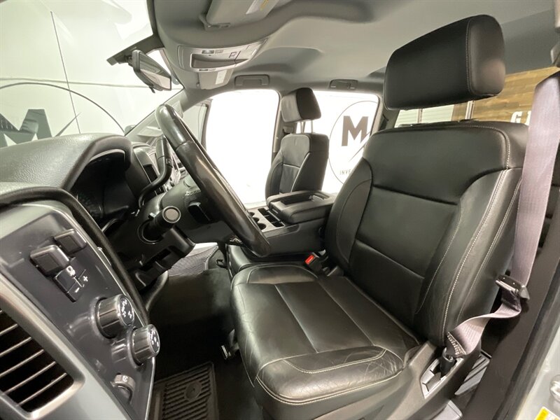 2017 Chevrolet Silverado 1500 LT Crew Cab 4X4 / 5.3L V8 / Leather / NEW TIRES  / ZERO RUST / Leather w. Heated Seats / Backup Camera / LONG BED ( 6.5ft) / 81K MILES - Photo 35 - Gladstone, OR 97027