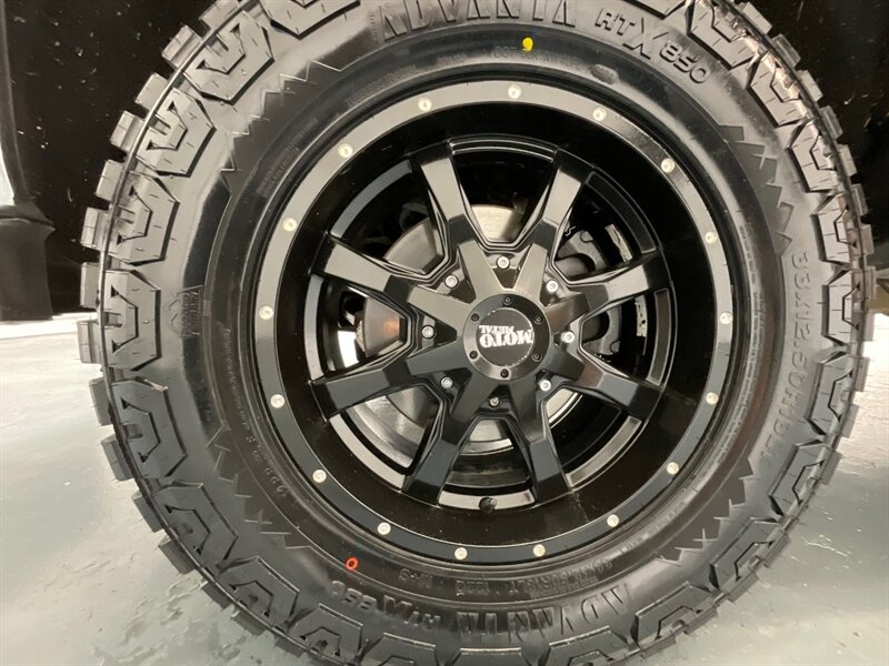 2017 Chevrolet Silverado 1500 LT Crew Cab 4X4 / 5.3L V8 / Leather / NEW TIRES  / ZERO RUST / Leather w. Heated Seats / Backup Camera / LONG BED ( 6.5ft) / 81K MILES - Photo 47 - Gladstone, OR 97027