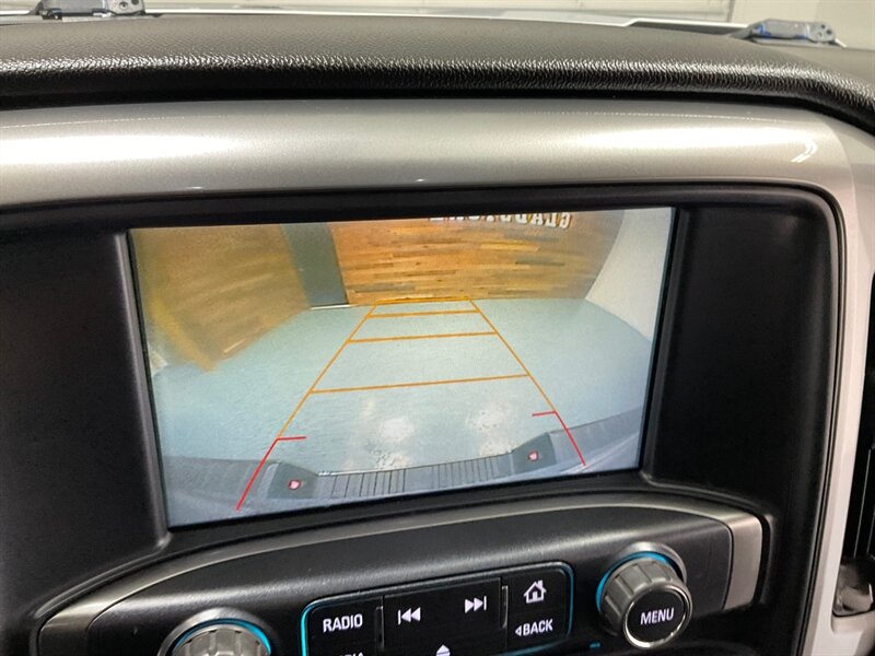 2017 Chevrolet Silverado 1500 LT Crew Cab 4X4 / 5.3L V8 / Leather / NEW TIRES  / ZERO RUST / Leather w. Heated Seats / Backup Camera / LONG BED ( 6.5ft) / 81K MILES - Photo 20 - Gladstone, OR 97027