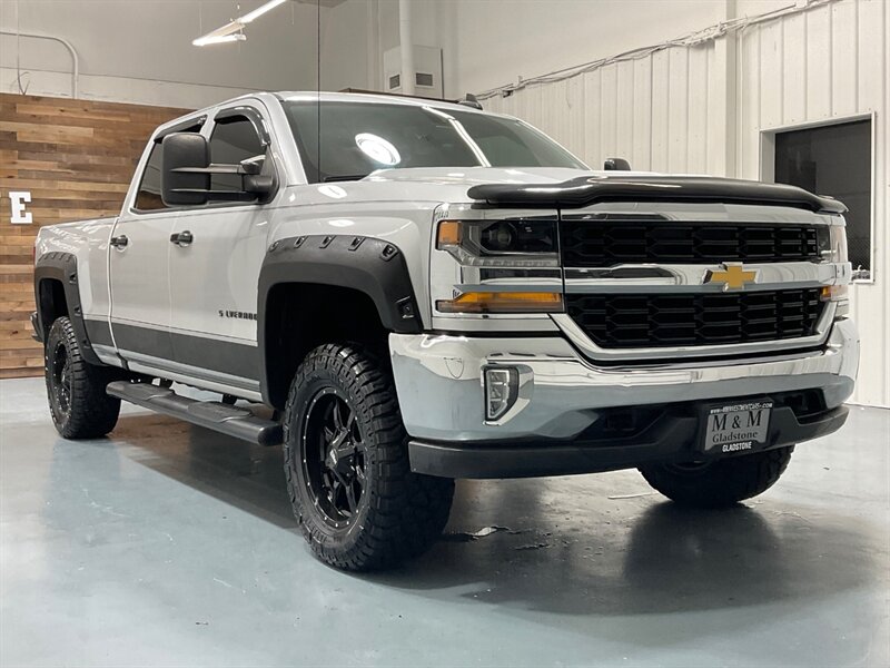2017 Chevrolet Silverado 1500 LT Crew Cab 4X4 / 5.3L V8 / Leather / NEW TIRES  / ZERO RUST / Leather w. Heated Seats / Backup Camera / LONG BED ( 6.5ft) / 81K MILES - Photo 60 - Gladstone, OR 97027