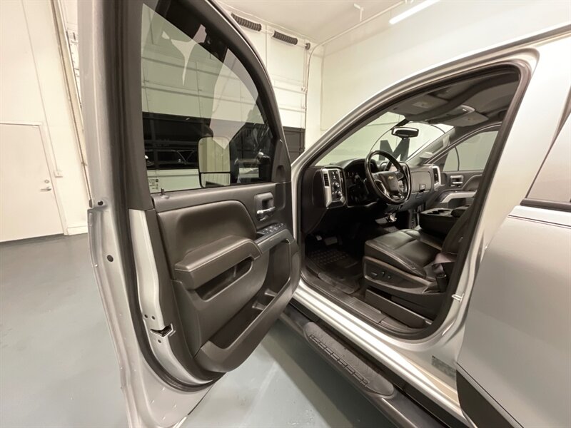 2017 Chevrolet Silverado 1500 LT Crew Cab 4X4 / 5.3L V8 / Leather / NEW TIRES  / ZERO RUST / Leather w. Heated Seats / Backup Camera / LONG BED ( 6.5ft) / 81K MILES - Photo 31 - Gladstone, OR 97027