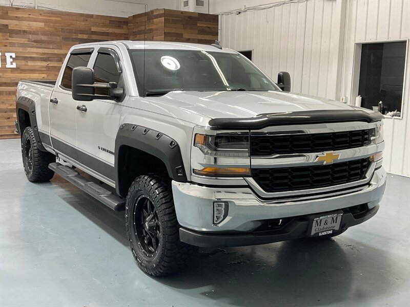 2017 Chevrolet Silverado 1500 LT Crew Cab 4X4 / 5.3L V8 / Leather / NEW TIRES  / ZERO RUST / Leather w. Heated Seats / Backup Camera / LONG BED ( 6.5ft) / 81K MILES - Photo 2 - Gladstone, OR 97027